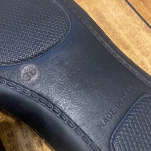 Burberry thong Sandals - Picture 4 of 4